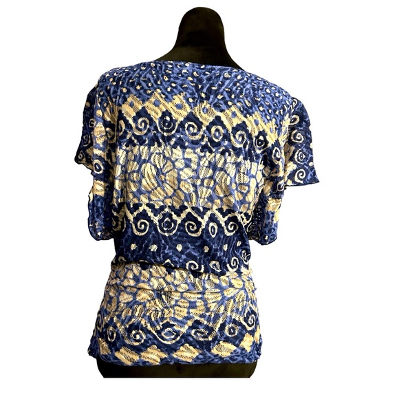 JM Collection great blue, gold & white short sleeve shirt in size PM. EUC. - Picture 3 of 4